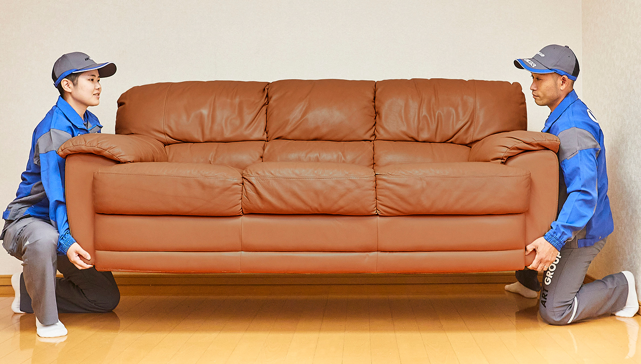 �ƍ������܂����� - 2�l�̃X�^�b�t���\�t�@���^��ł���l�q